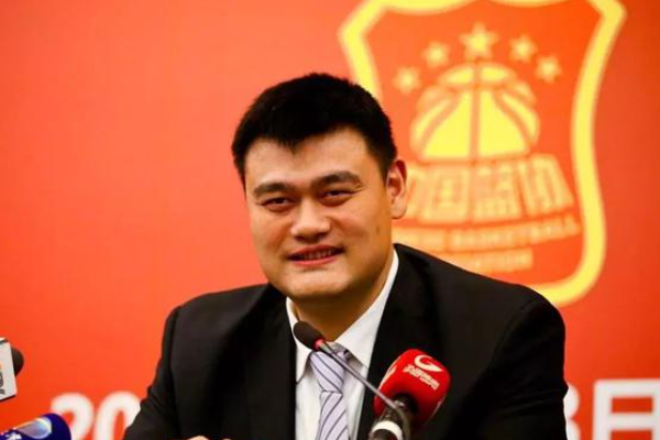 中國籃協(xié)現(xiàn)任主席是誰？